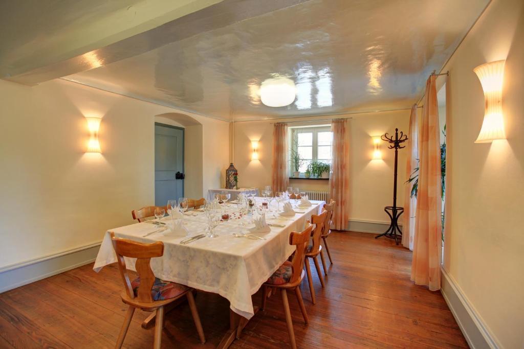 Gasthaus Zum Hirschen Oberrimsingen Luaran gambar